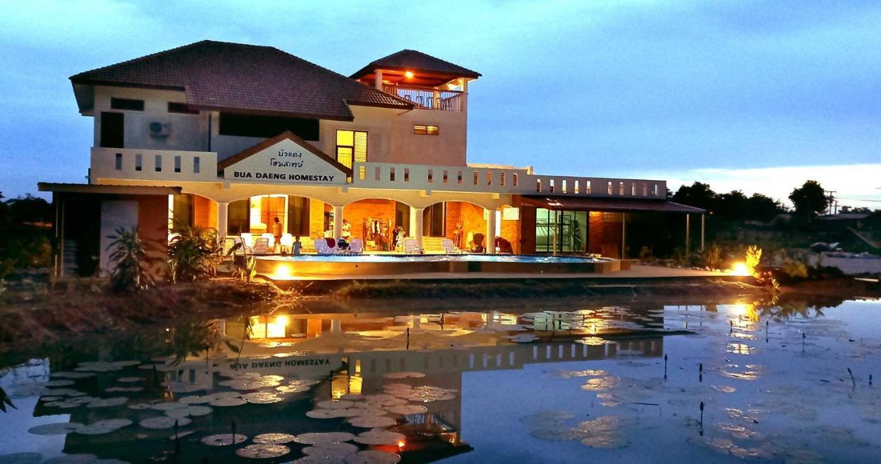 Bua Daeng Homestay Resort Kumphawapi Exterior photo