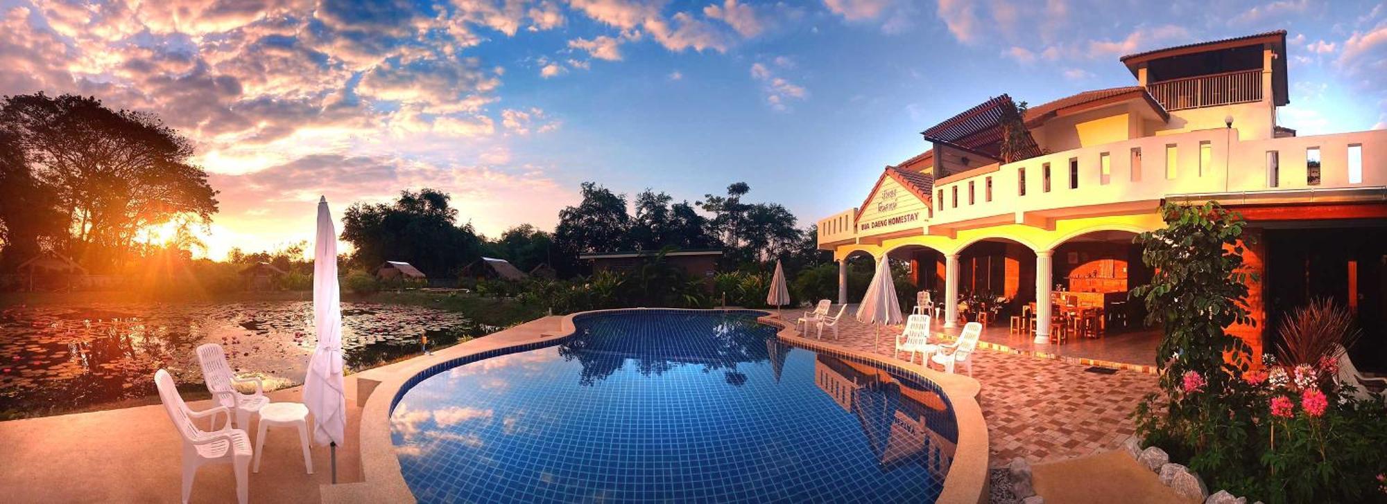Bua Daeng Homestay Resort Kumphawapi Exterior photo