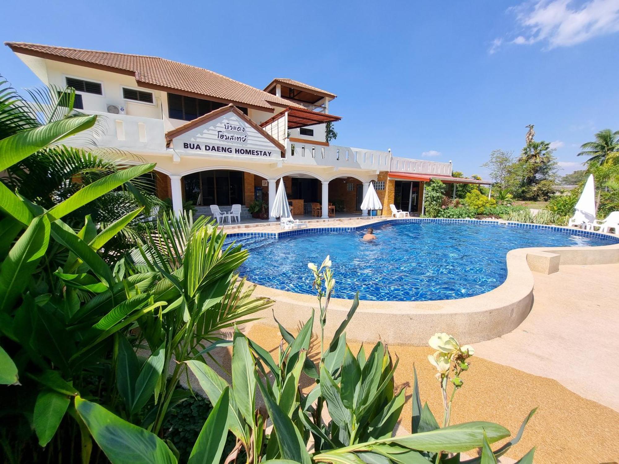 Bua Daeng Homestay Resort Kumphawapi Exterior photo