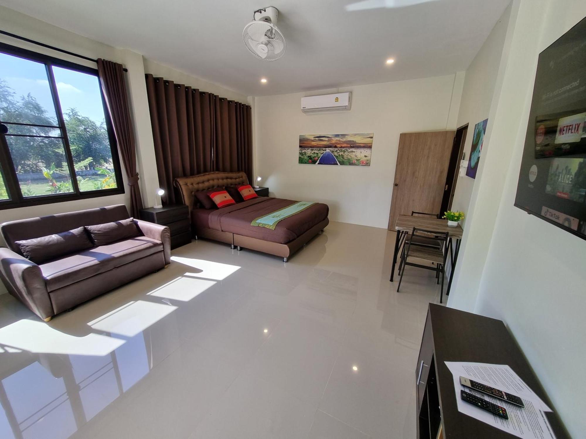 Bua Daeng Homestay Resort Kumphawapi Exterior photo
