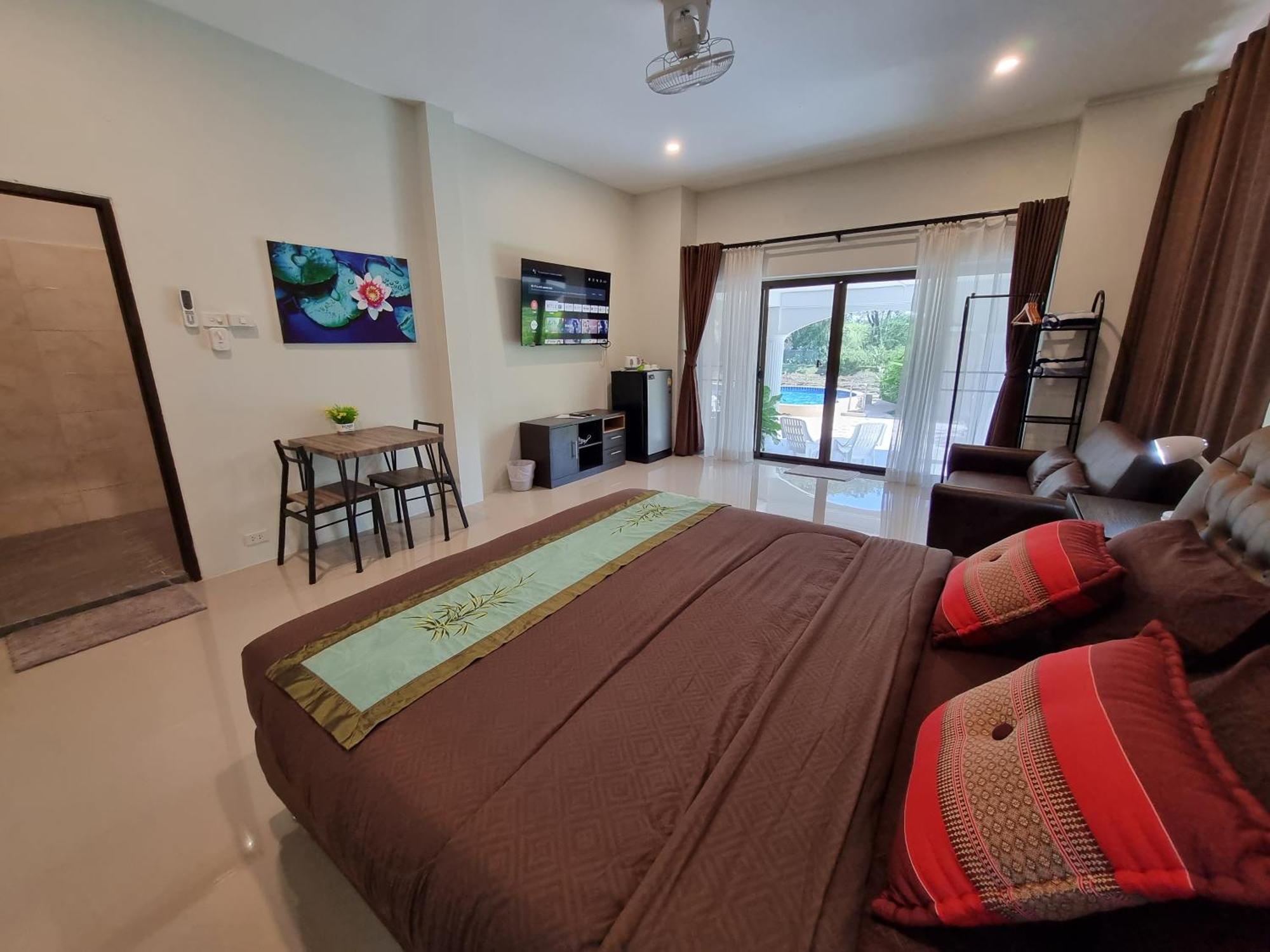 Bua Daeng Homestay Resort Kumphawapi Exterior photo