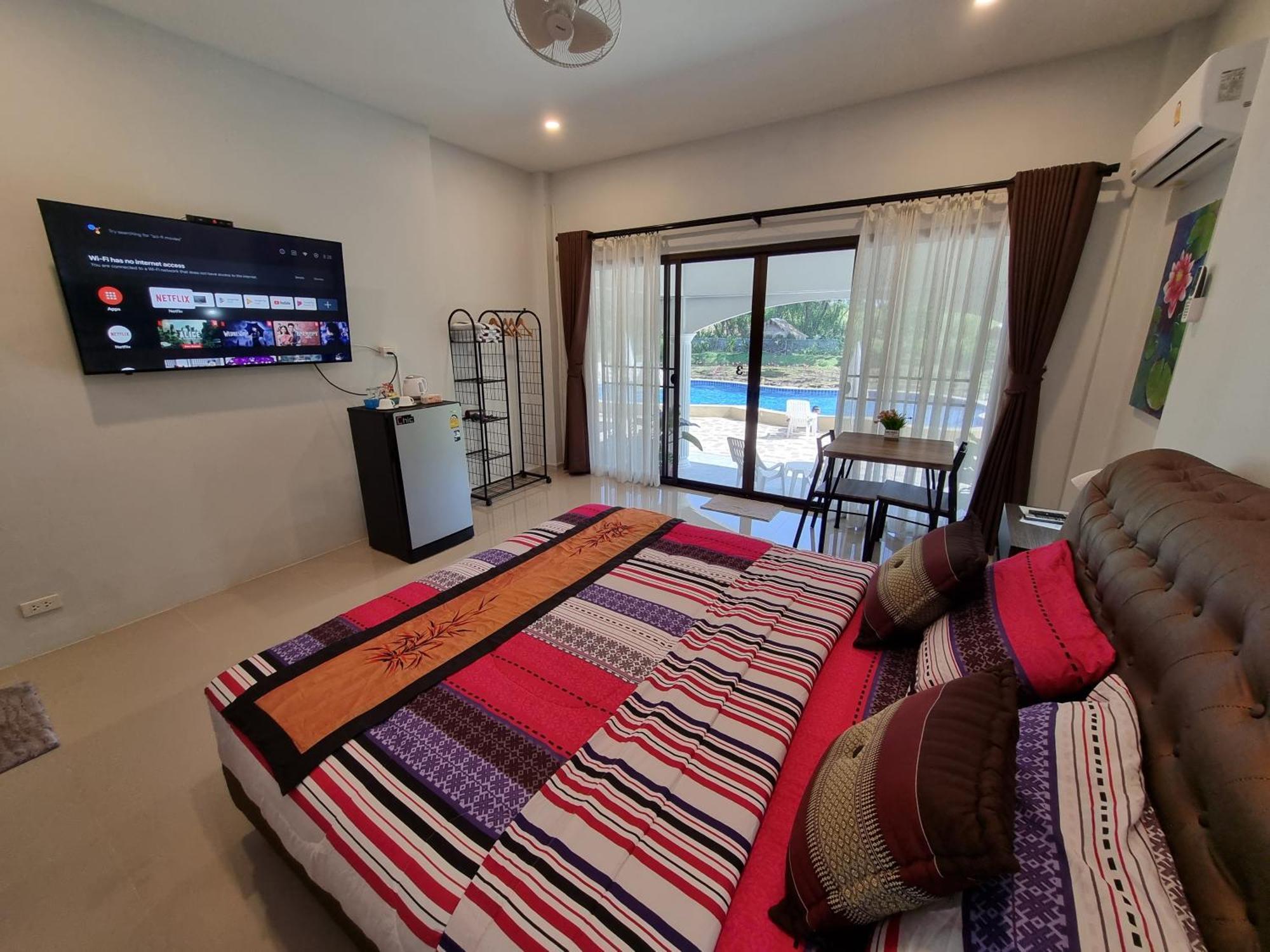 Bua Daeng Homestay Resort Kumphawapi Exterior photo