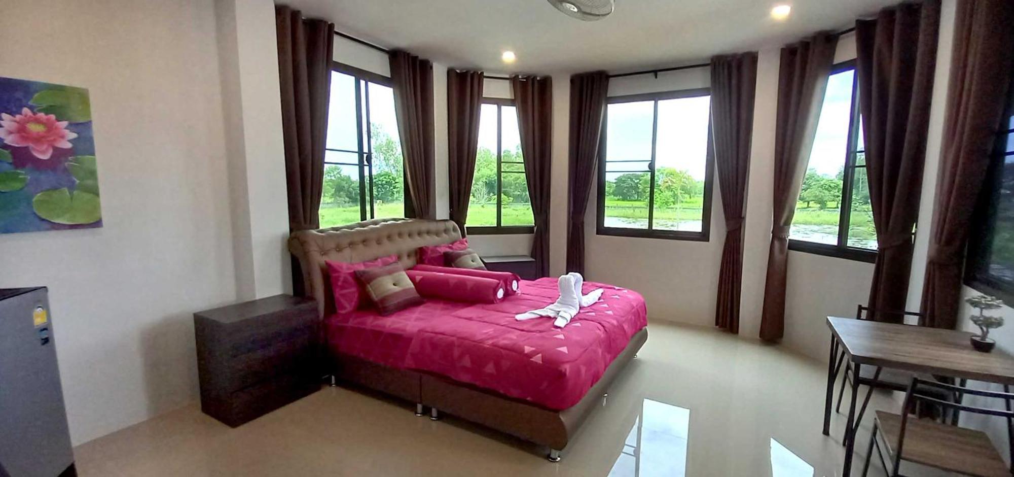 Bua Daeng Homestay Resort Kumphawapi Exterior photo